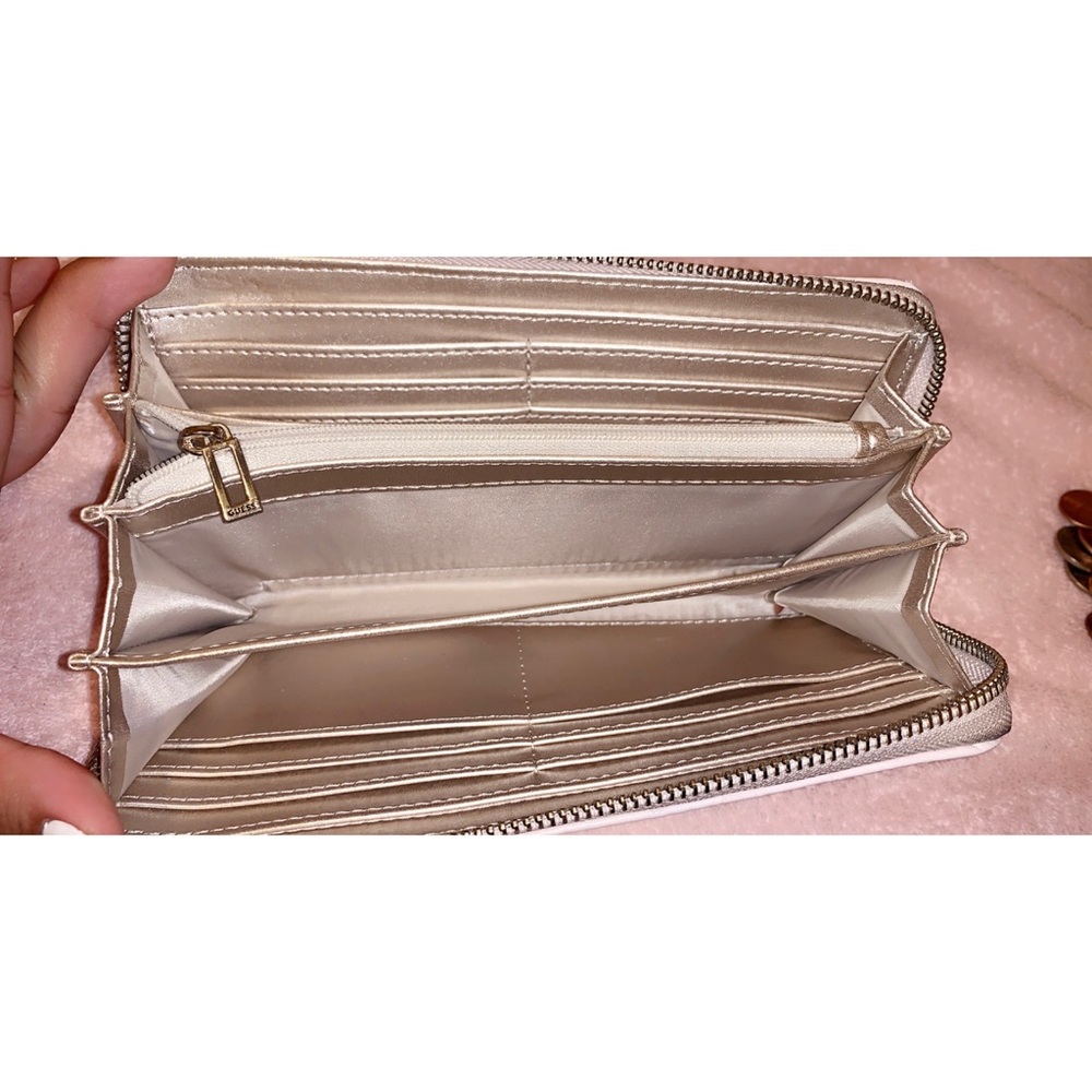 Guess Wallet - Picture 2 of 3